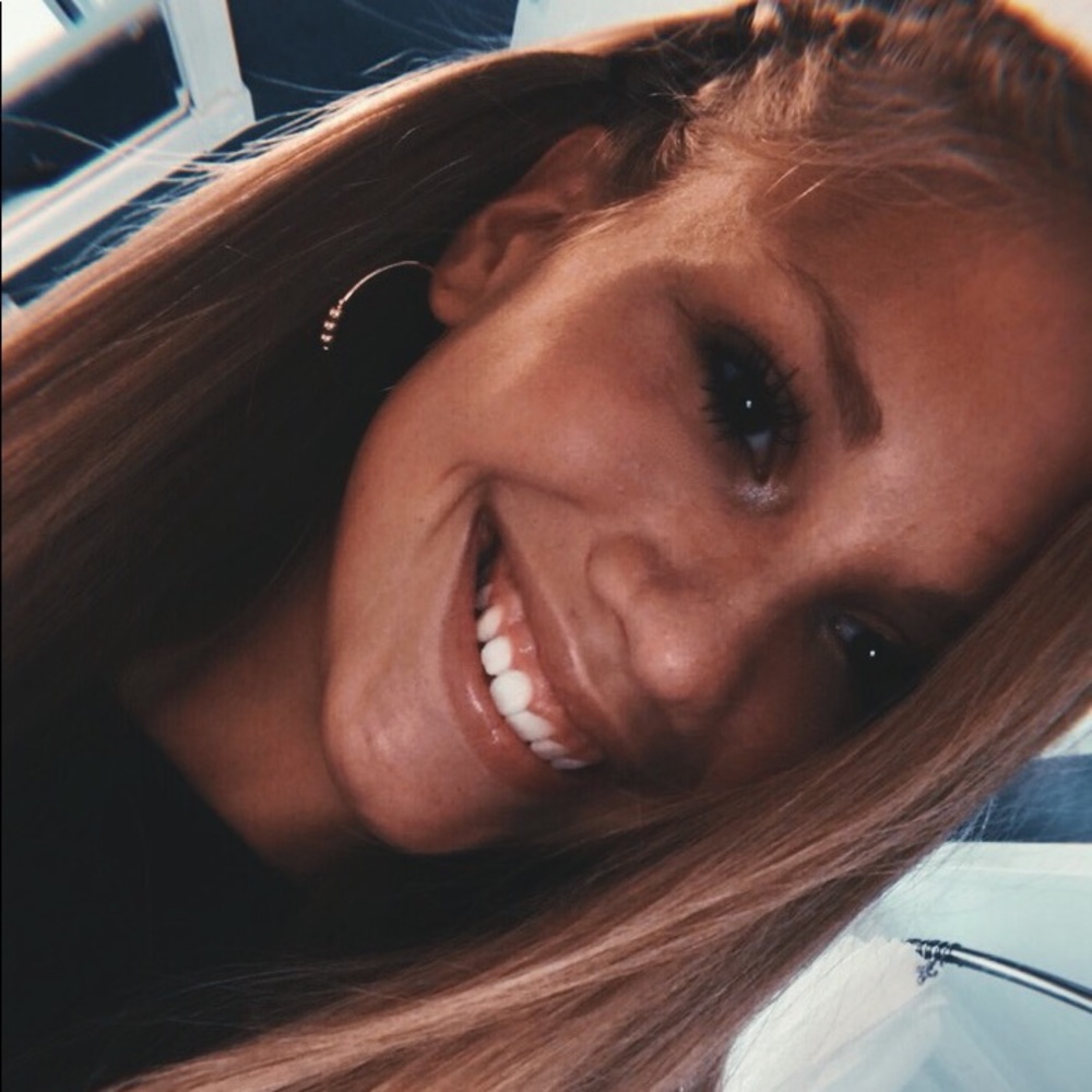 Meet your Posher, Amelia